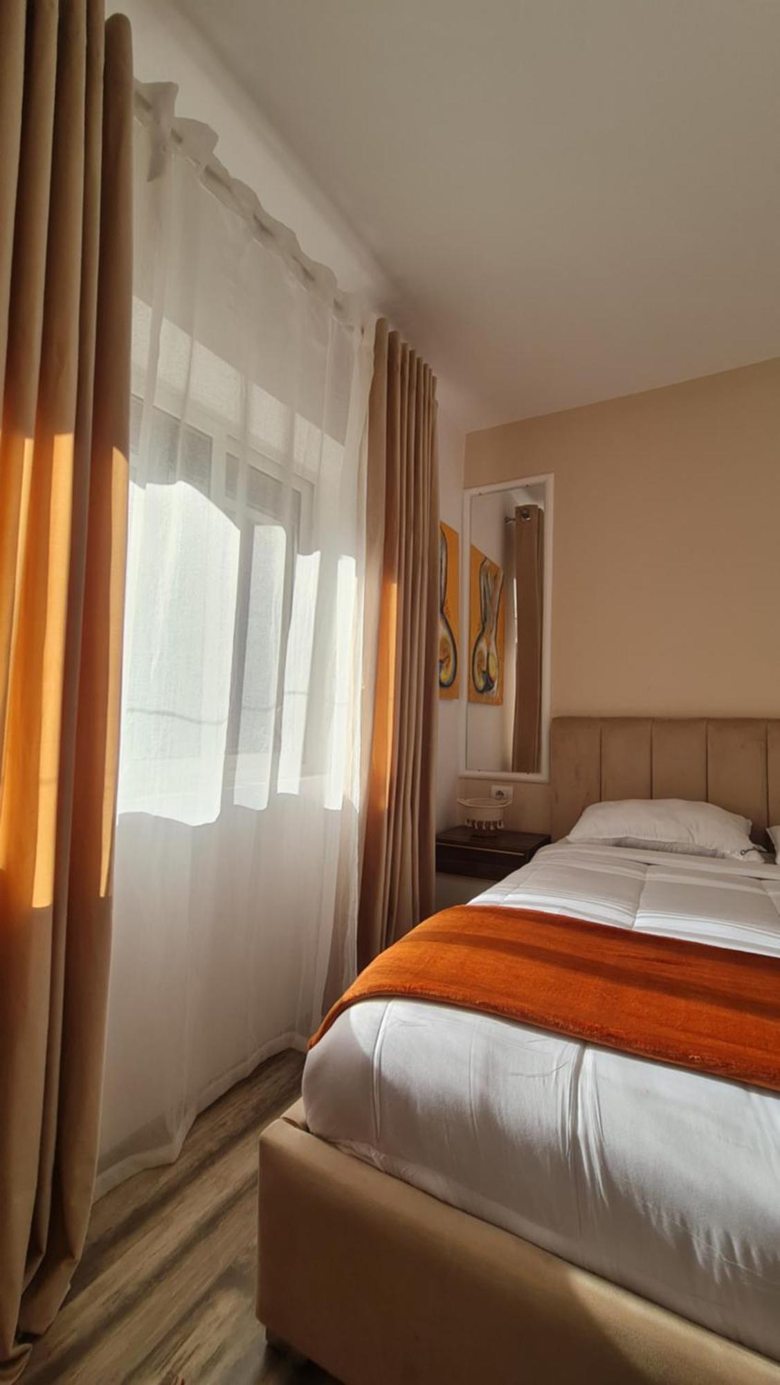 Apartamento Zaimeen In Bllok Area Tirana