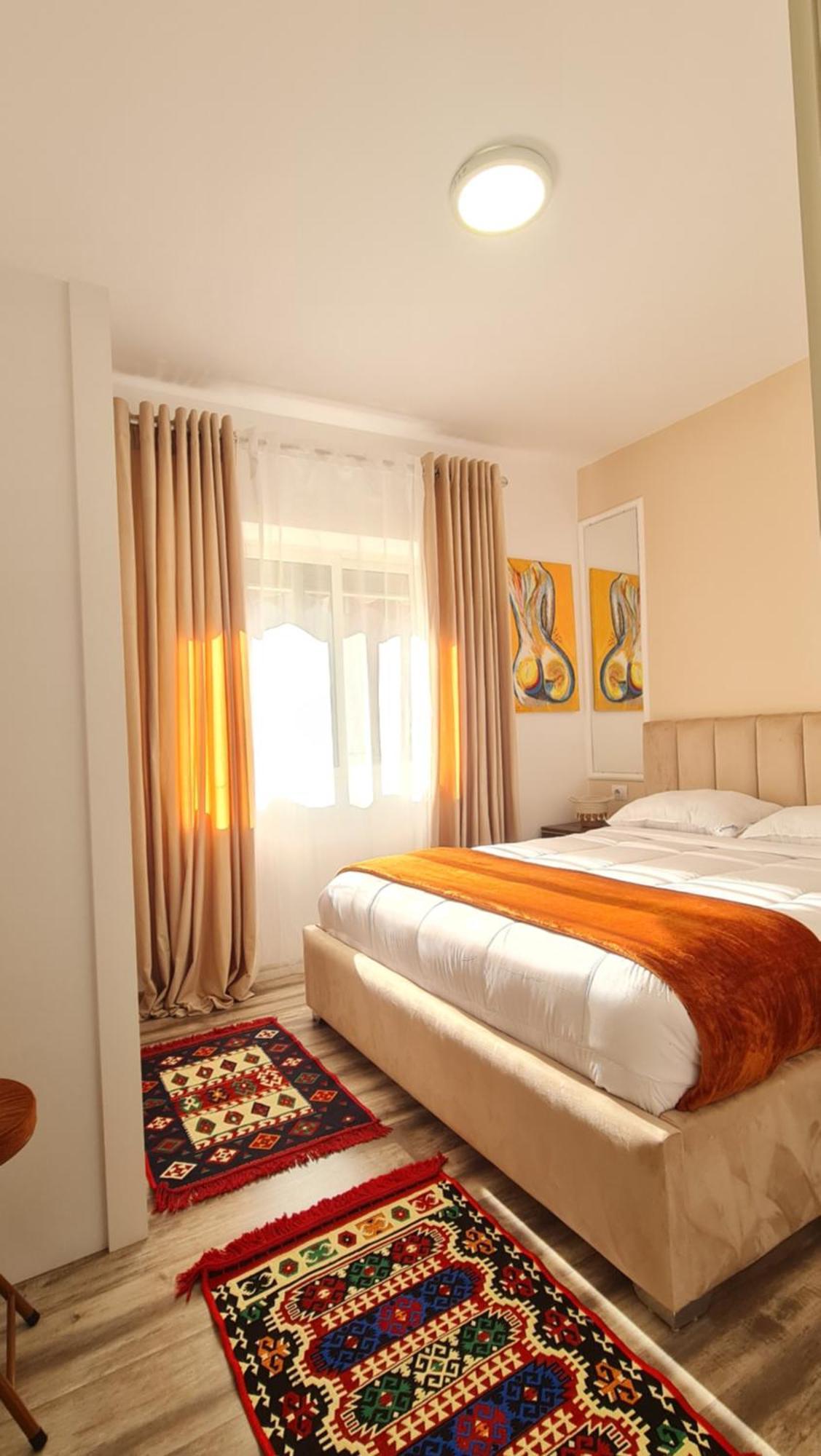 Zaimeen In Bllok Area Apartment Tirana